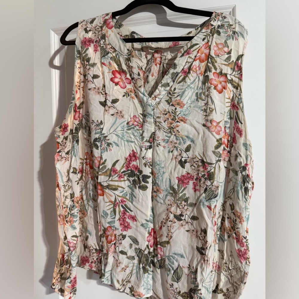 Artisan Ny White Floral V-Neck Blouse